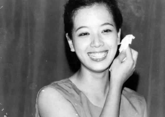 Ảnh thời trẻ của NSƯT Chiều Xuân bỗng hot trở lại, nhan sắc thanh tú 