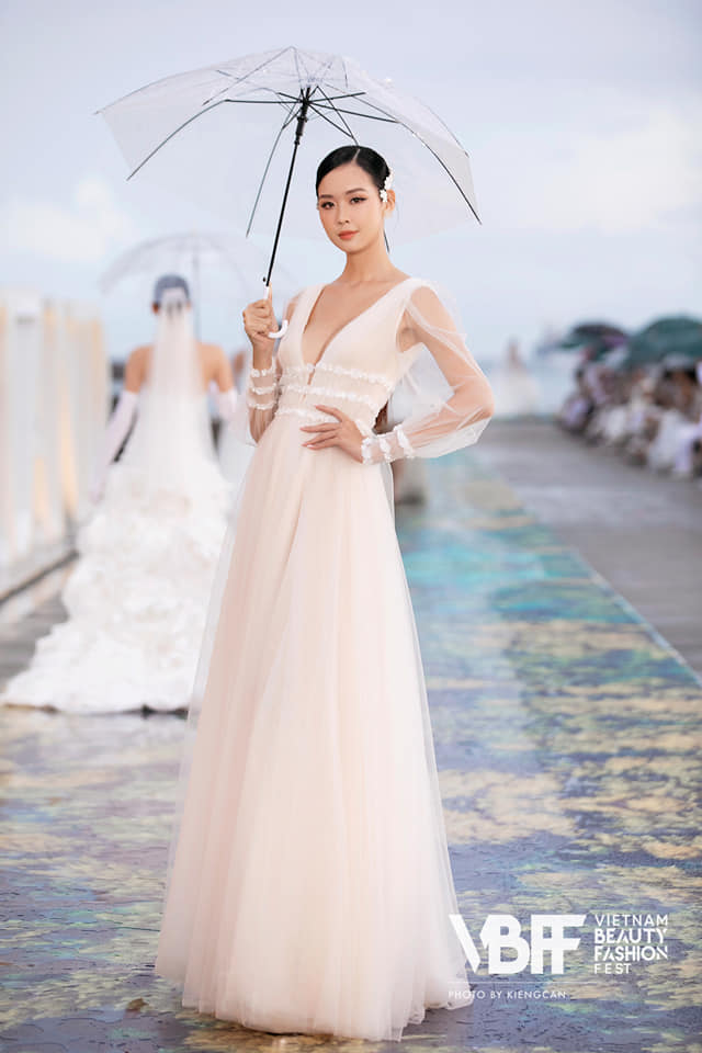 Lê Nguyễn Bảo Ngọc là ai? Mỹ nhân cao 1m85 trở thành Á hậu 1 của Hoa hậu Thế giới Việt Nam 2022 - Ảnh 4