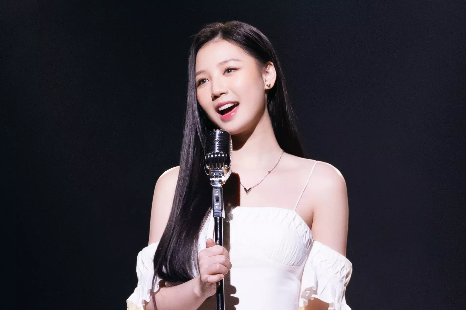 Á hậu 1 Lê Nguyễn Bảo Ngọc được nhận xét giống với Amee - Ảnh 1