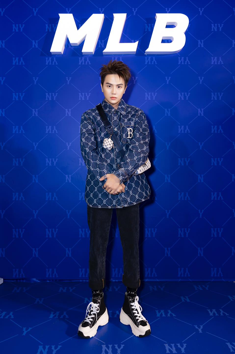 Duy Khánh giả gái xuất thần được khen xinh như thần tiên tỷ tỷ - Ảnh 1