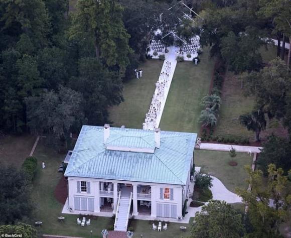 Jennifer Lopez và Ben Affleck tổ chức tiệc cưới ba ngày tại trang viên 200 tỷ- Ảnh 10