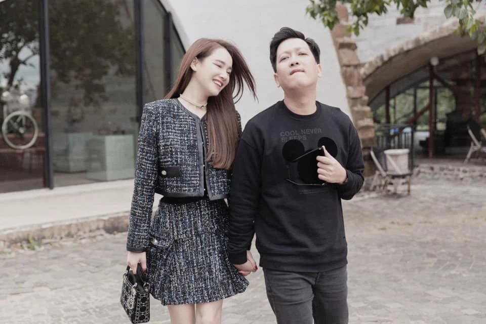 Nhã Phương tự tin diện croptop khoe eo giữa tin đồn mang thai lần 2 - Ảnh 1