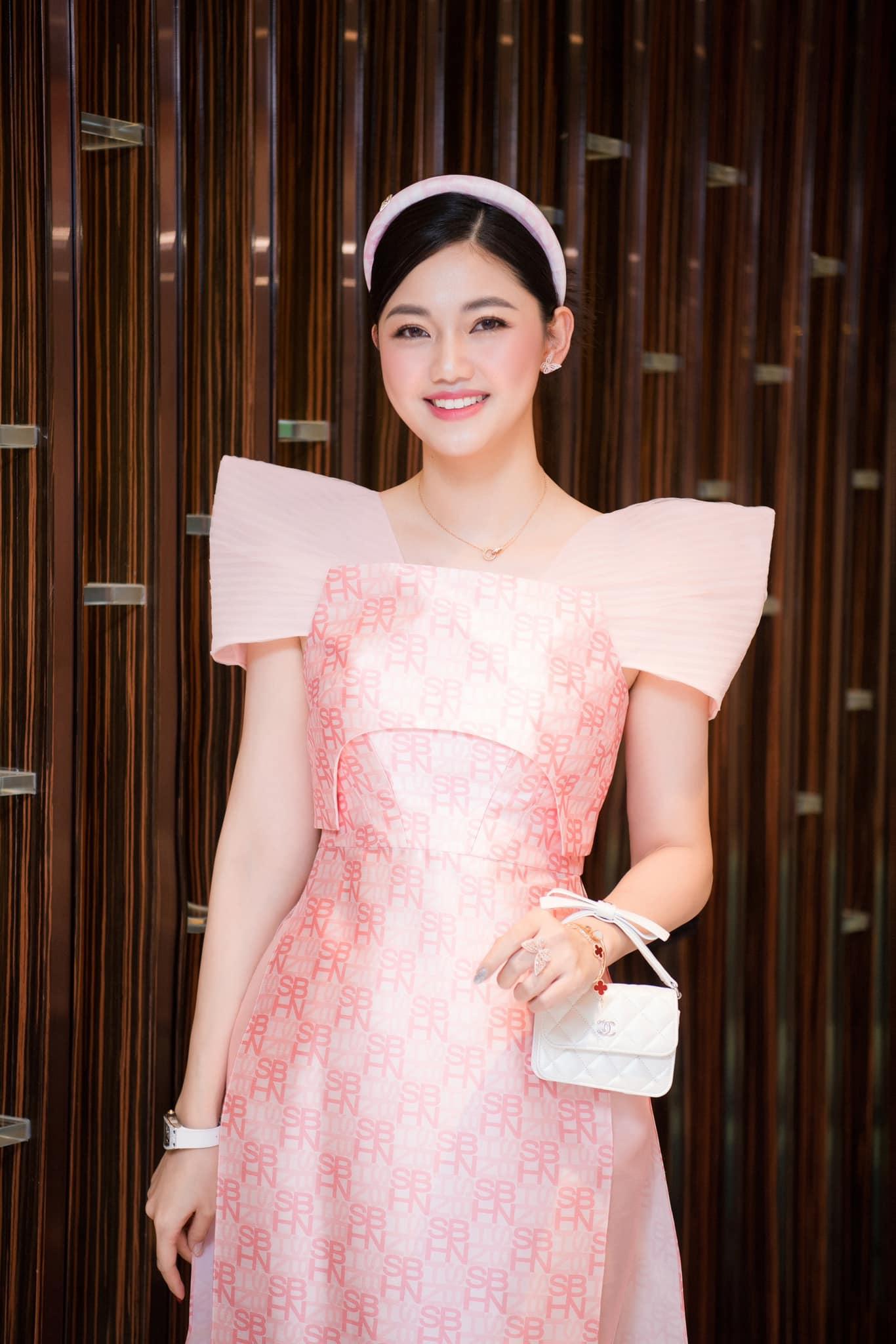 Những Á hậu, Hoa hậu sở hữu chân dài trên 1,8m: Bảo Ngọc liệu có đỉnh nhất? - Ảnh 3