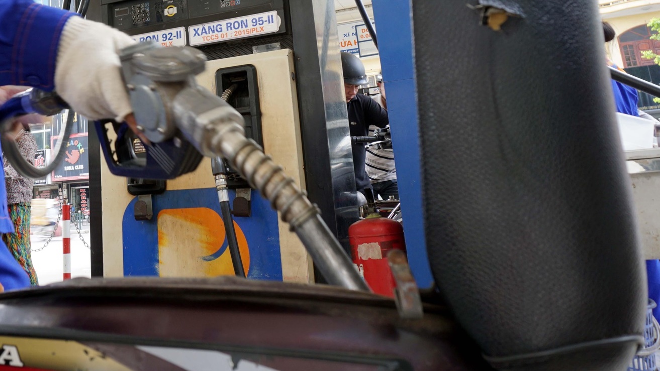 Có nên đổ xăng đầy bình hay 50 ngàn? Mẹo đổ xăng thông minh mà tránh bị gian lận - Ảnh 4