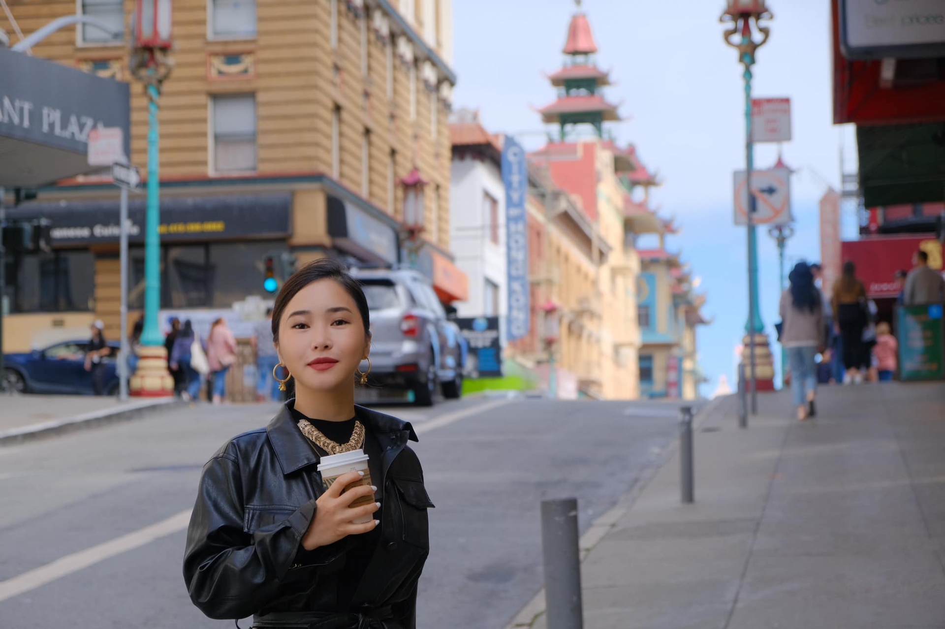 Hương Tràm nhảy cực sung, khoe cơ bụng số 11 cuốn hút - Ảnh 4