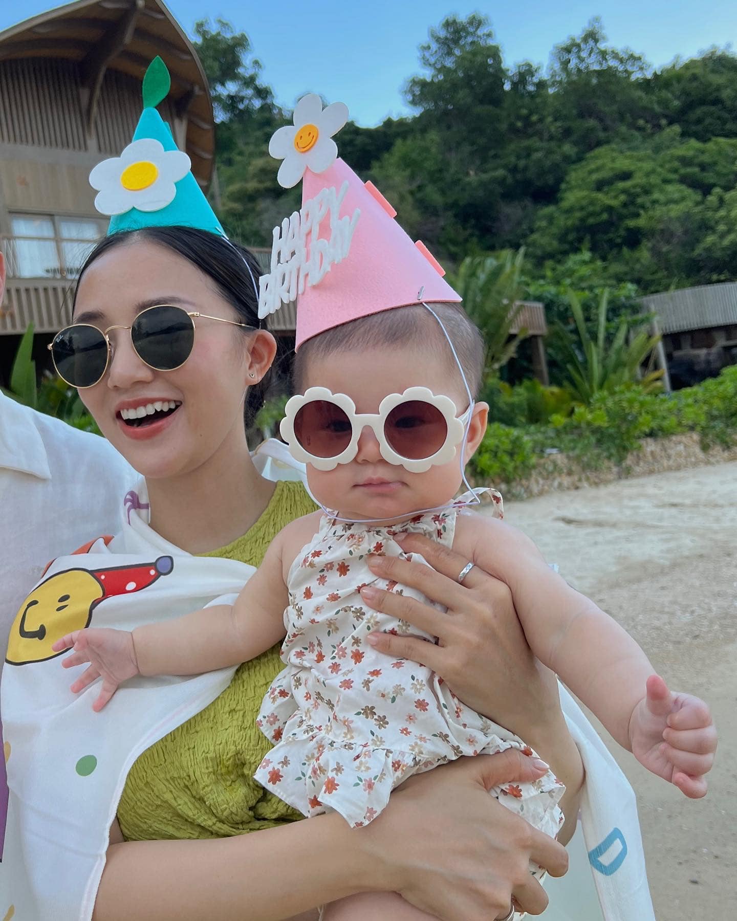 Salim đón tuổi 31 bằng loạt khoảnh khắc nhí nhố của ông xã và con gái - Ảnh 3