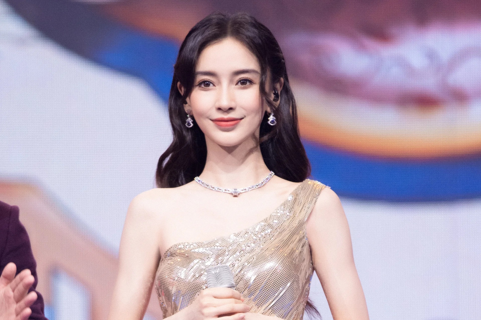 Angelababy là nghệ sĩ Trung đầu tiên cán mốc 10 triệu follow trên Instagram - Ảnh 5