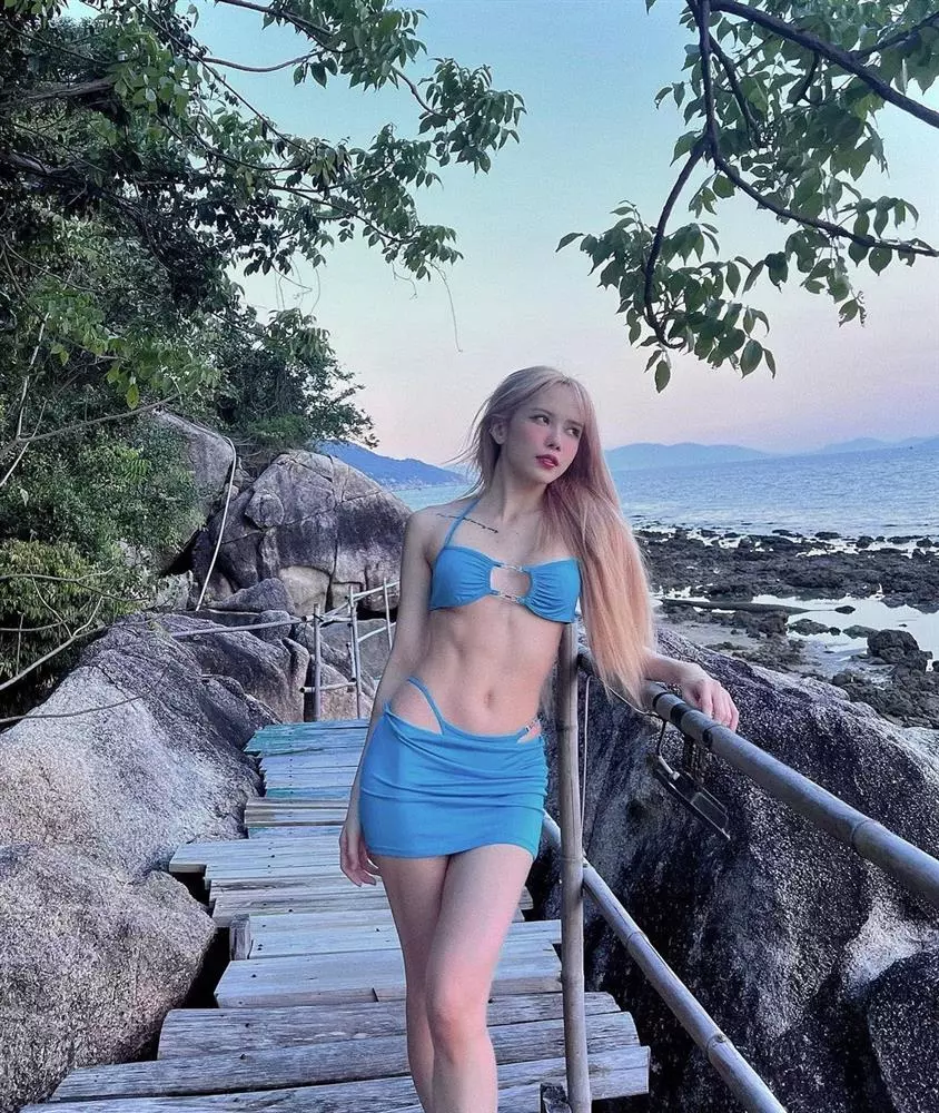 Trên mạng được khen xinh bao nhiêu, ngoài đời Thiều Bảo Trâm lại bị chê gầy gò, kém sắc bấy nhiêu - Ảnh 1