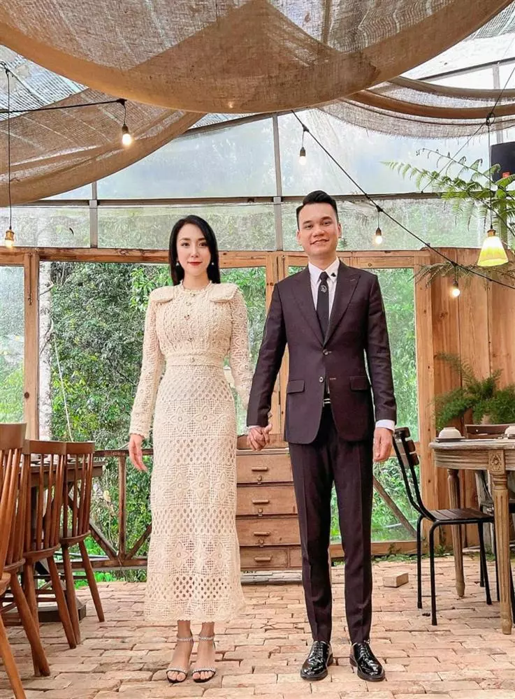 Bà xã Khắc Việt gay gắt truy tìm gái lạ trên MXH, khẳng định: 