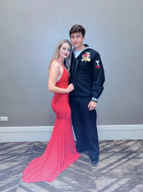 Cô gái 19 tuổi dùng tiền tiết kiệm để bay hơn 11.000 km gặp bạn trai mới quen qua mạng - Ảnh 3