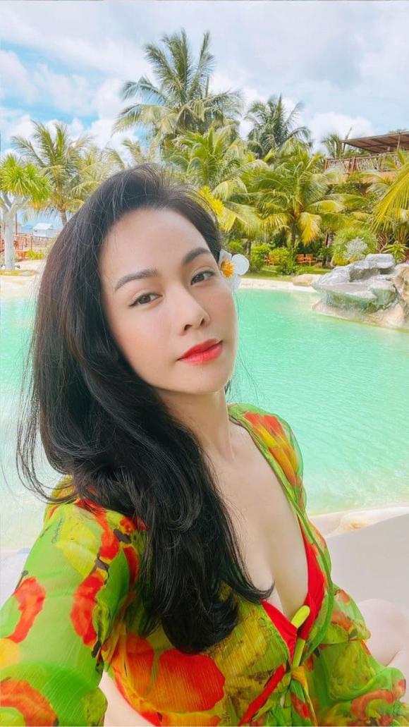 Nhật Kim Anh ngâm mình trong bồn tắm lộ thiên, khoe trọn vòng 1 nóng bỏng từng centimet - Ảnh 8