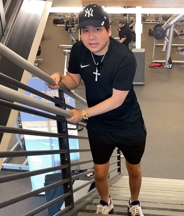 Khoa Pug lộ diện với chiều cao 1m75, hối hận vì đi kéo chân - Ảnh 3