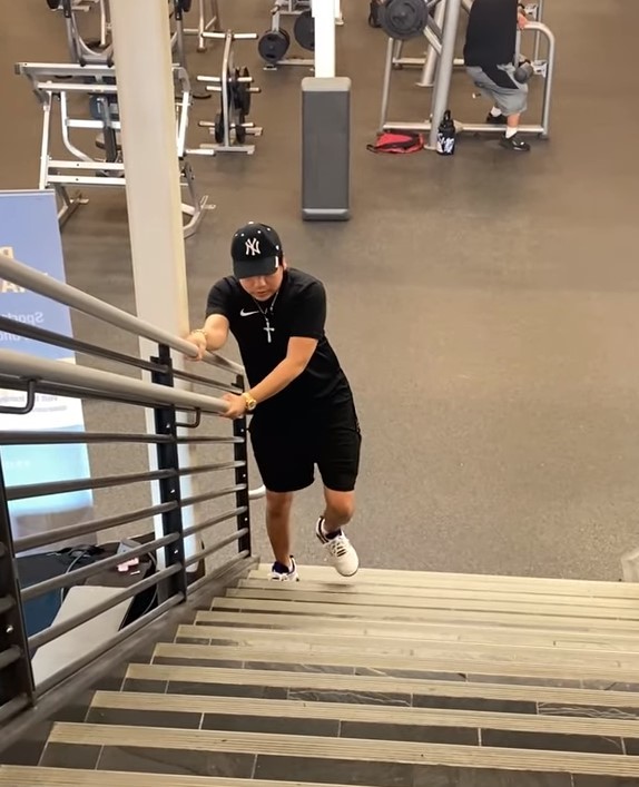 Khoa Pug lộ diện với chiều cao 1m75, hối hận vì đi kéo chân - Ảnh 4