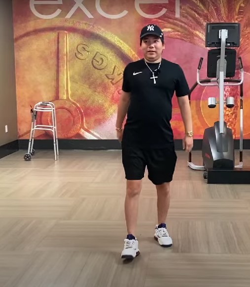 Khoa Pug lộ diện với chiều cao 1m75, hối hận vì đi kéo chân - Ảnh 6