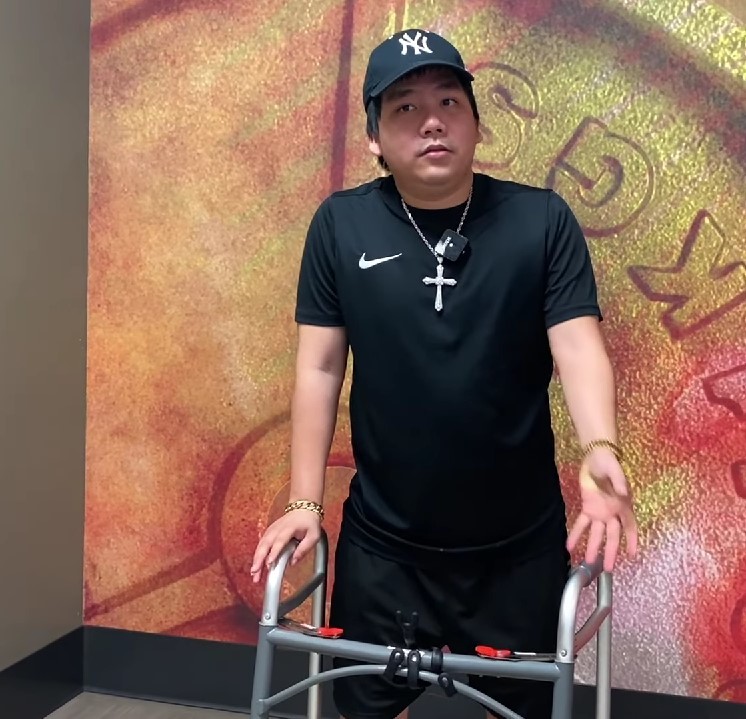 Khoa Pug lộ diện với chiều cao 1m75, hối hận vì đi kéo chân - Ảnh 7