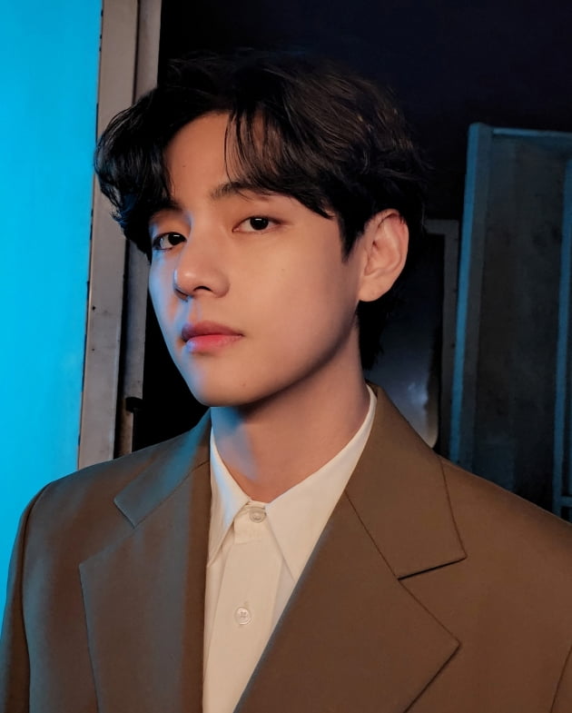 Rộ hình ảnh được cho là V (BTS) và Jennie (BlackPink) mặc áo đôi giữa tin đồn hẹn hò - Ảnh 5