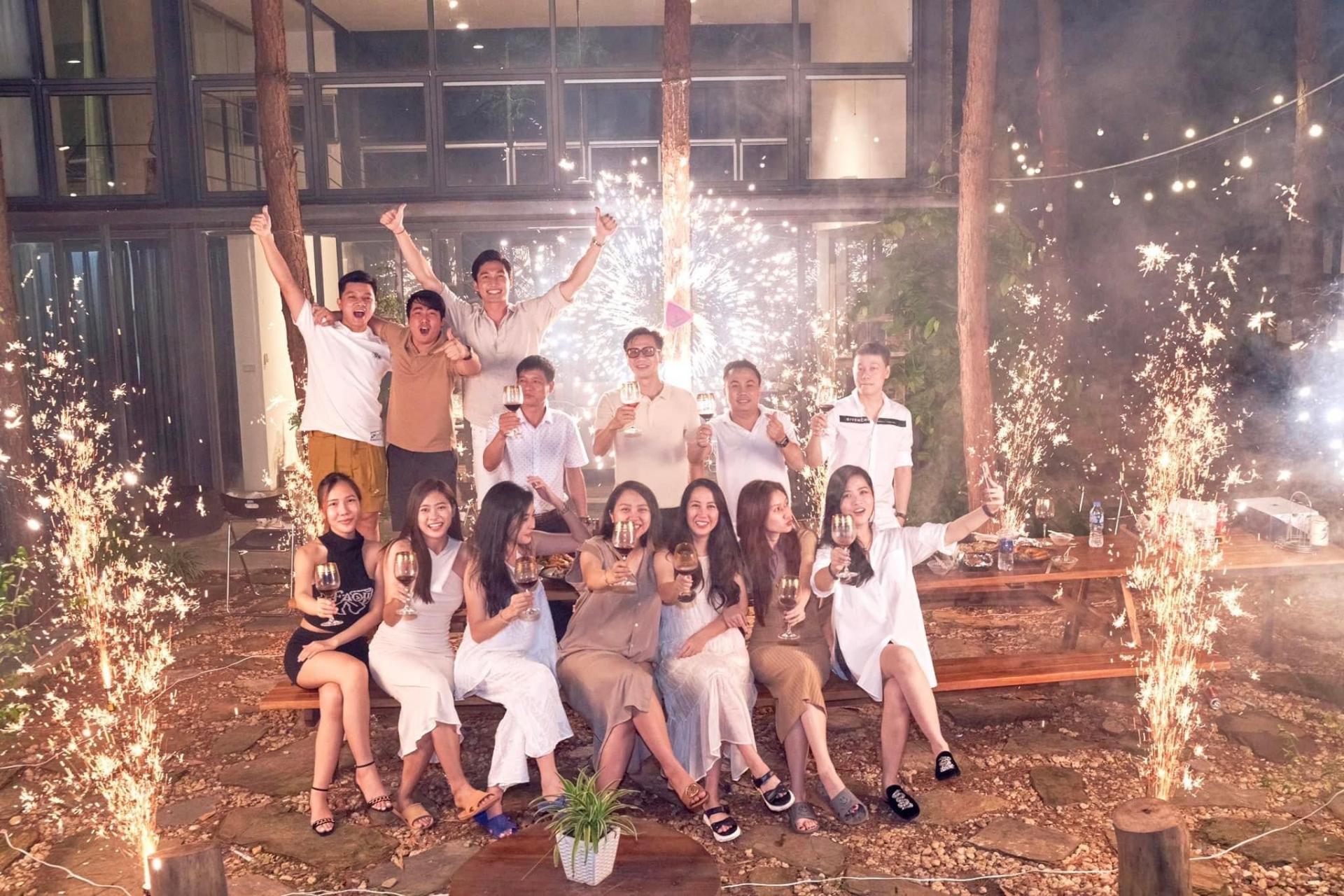 Hương Giang - Đình Tú vẫn còn đi chơi chung, fan nghi vấn chia tay giả để PR phim - Ảnh 6