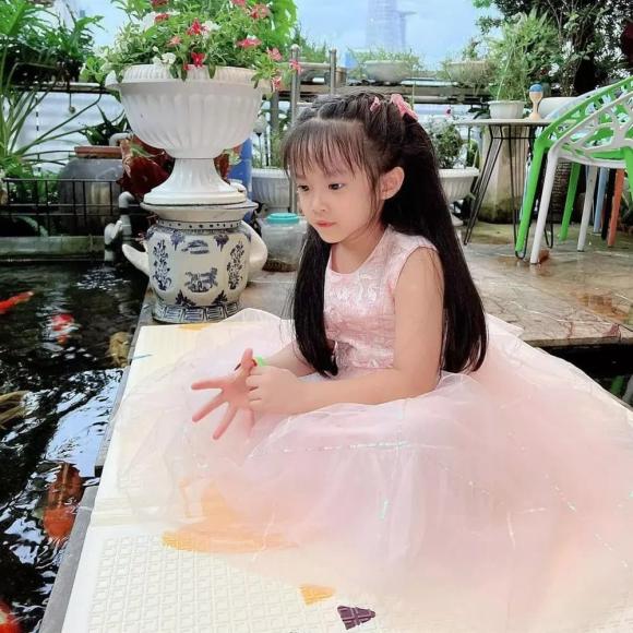 Con gái 4 tuổi của Diệp Lâm Anh được nhận xét ngày càng giống bố- Ảnh 4