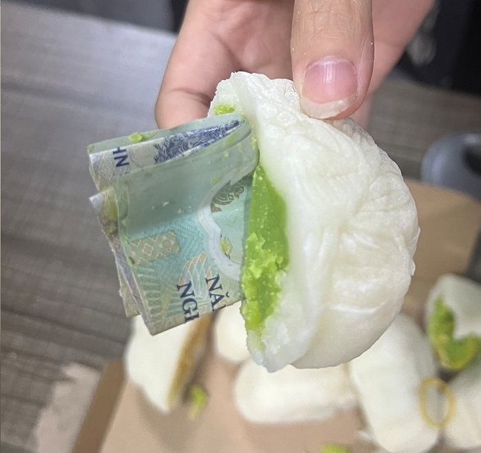 Công ty gây bão mạng vì tặng bánh trung thu 