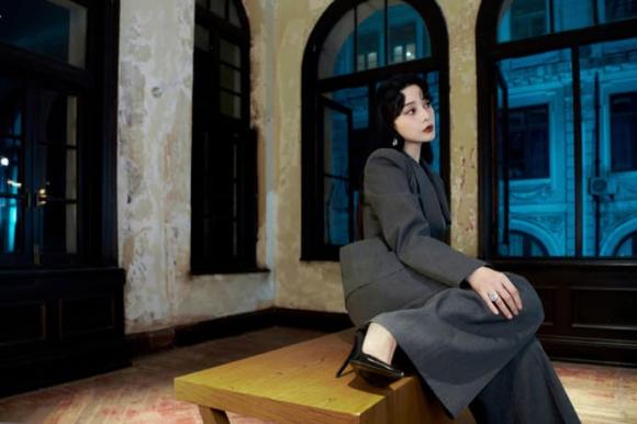 Phạm Băng Băng mặc vest không nội y, khiến netizen choáng ngợp với khí chất nữ tổng tài - Ảnh 5