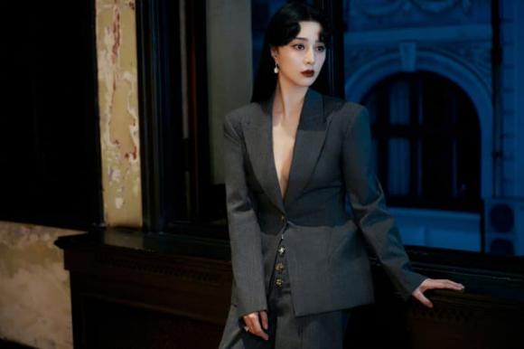 Phạm Băng Băng mặc vest không nội y, khiến netizen choáng ngợp với khí chất nữ tổng tài - Ảnh 7