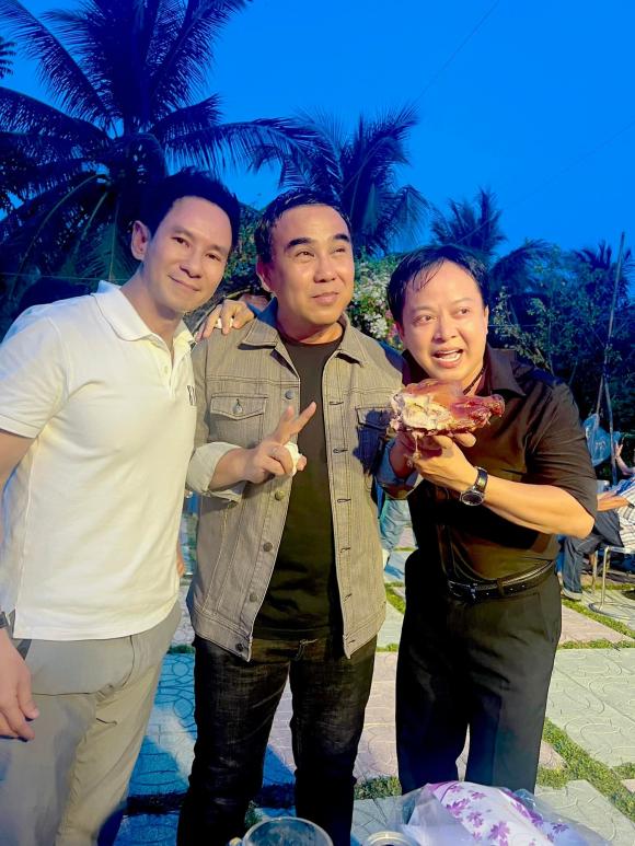 Quyền Linh và Lý Hải được khen khi đi họp lớp: Người trẻ trung, người mang dép tổ ong giản dị - Ảnh 5