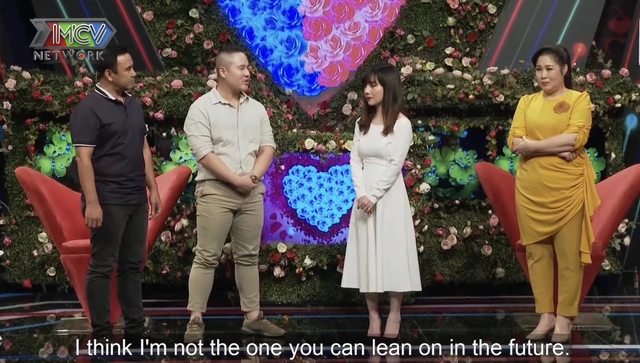 Chàng trai tặng hộp quà rỗng cho đàng gái trên show hẹn hò, màn giải thích mới gây choáng - Ảnh 1