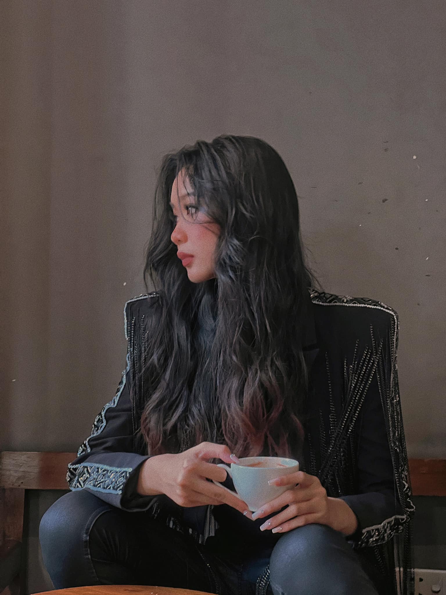 Á hậu Bảo Ngọc đổi gu từ ngọt ngào nữ tính sang 