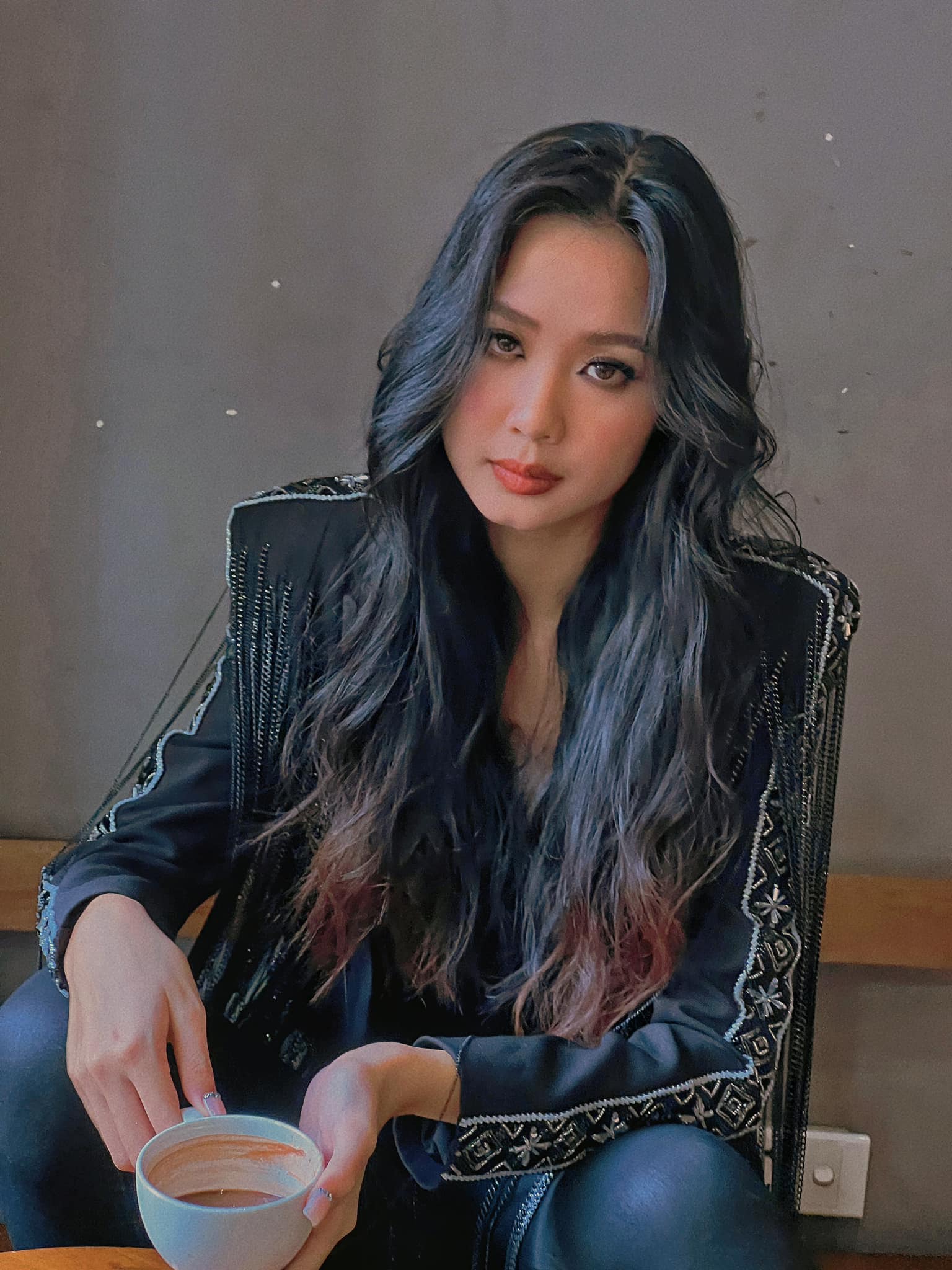 Á hậu Bảo Ngọc đổi gu từ ngọt ngào nữ tính sang 