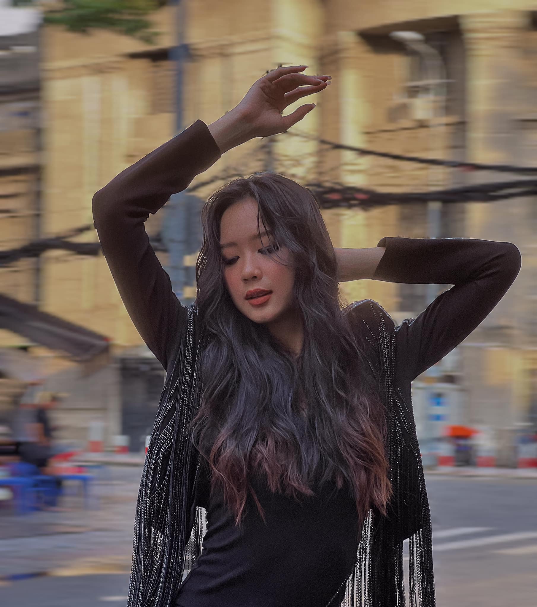 Á hậu Bảo Ngọc đổi gu từ ngọt ngào nữ tính sang 