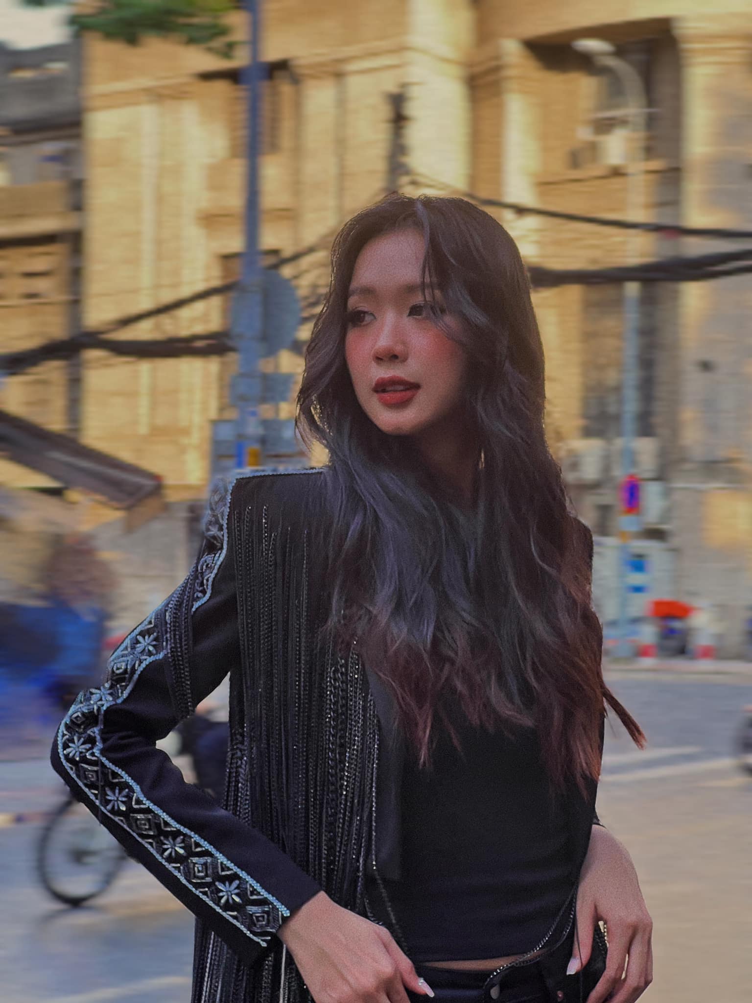 Á hậu Bảo Ngọc đổi gu từ ngọt ngào nữ tính sang 