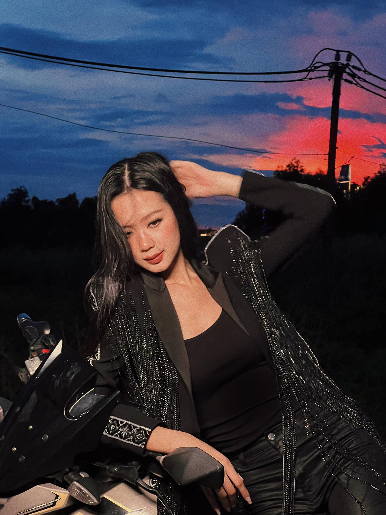 Á hậu Bảo Ngọc đổi gu từ ngọt ngào nữ tính sang 