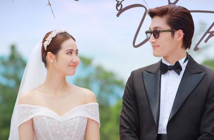 Đình Tú hội ngộ thân thiết bên dàn 