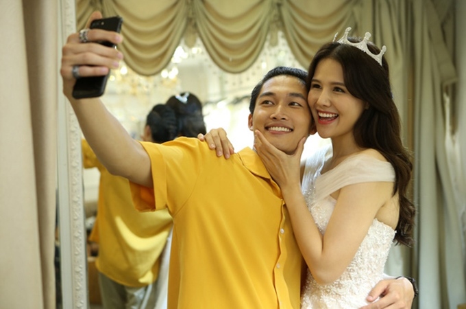 Đình Tú hội ngộ thân thiết bên dàn 