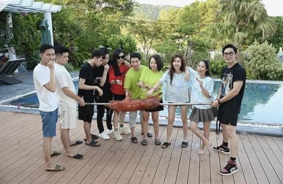 Đình Tú hội ngộ thân thiết bên dàn 