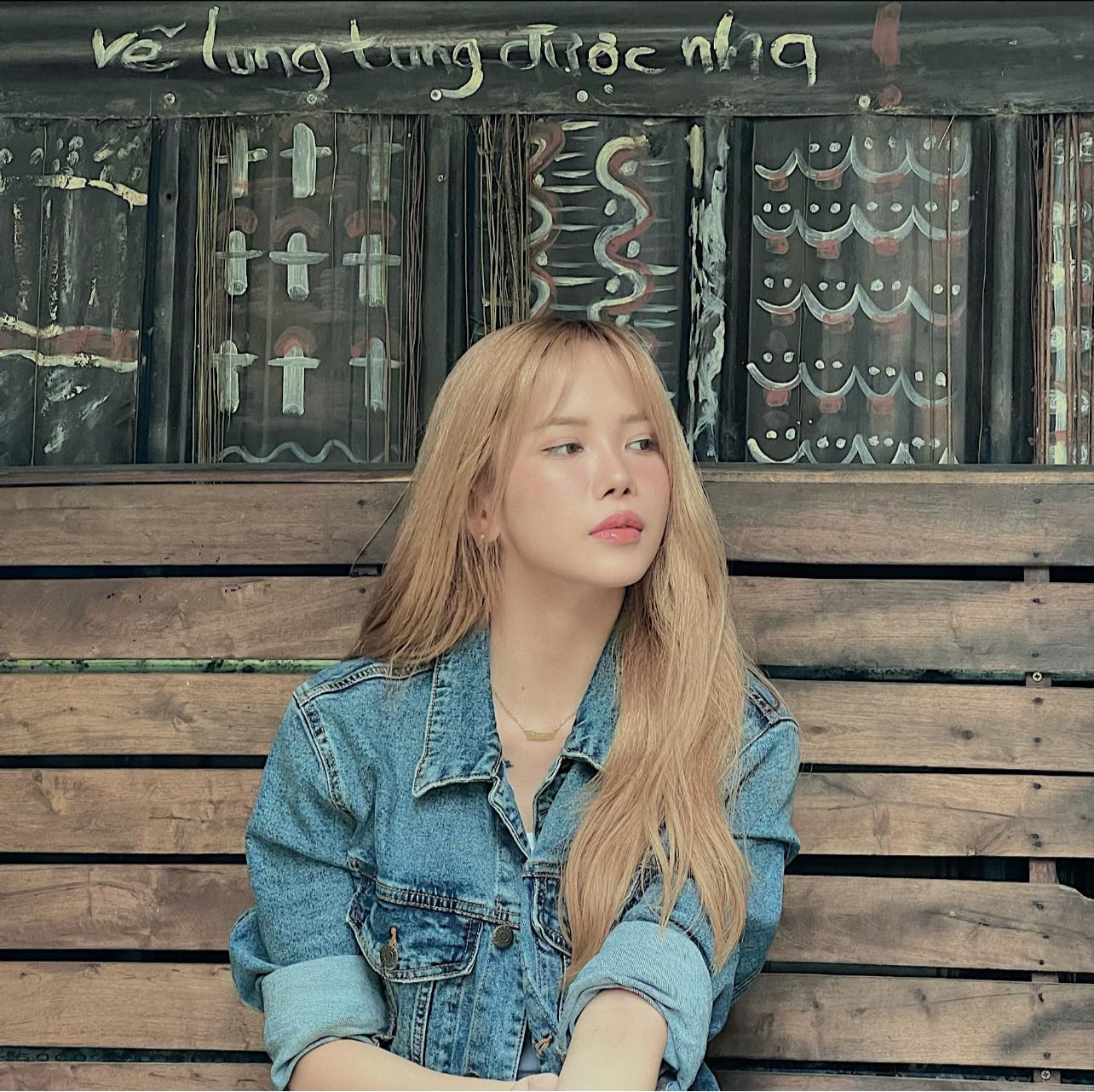 Giữa ồn ào huỷ follow hội chị em từng thân, Thiều Bảo Trâm lên mạng than thở 