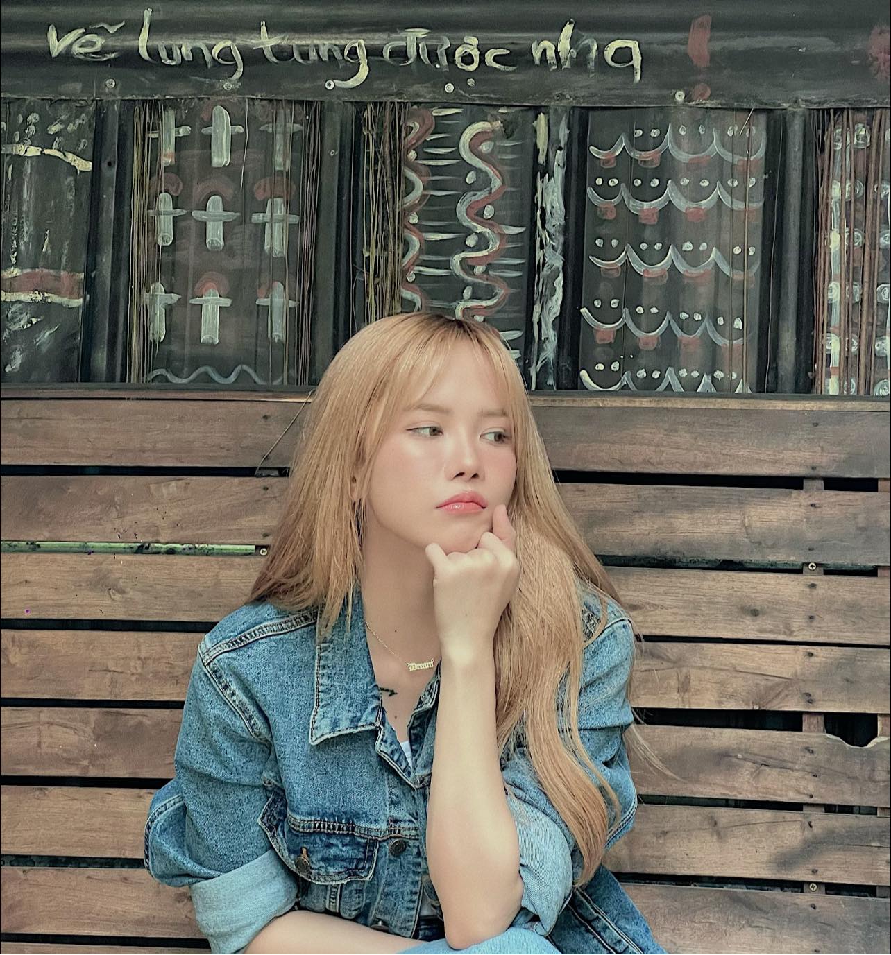 Giữa ồn ào huỷ follow hội chị em từng thân, Thiều Bảo Trâm lên mạng than thở 