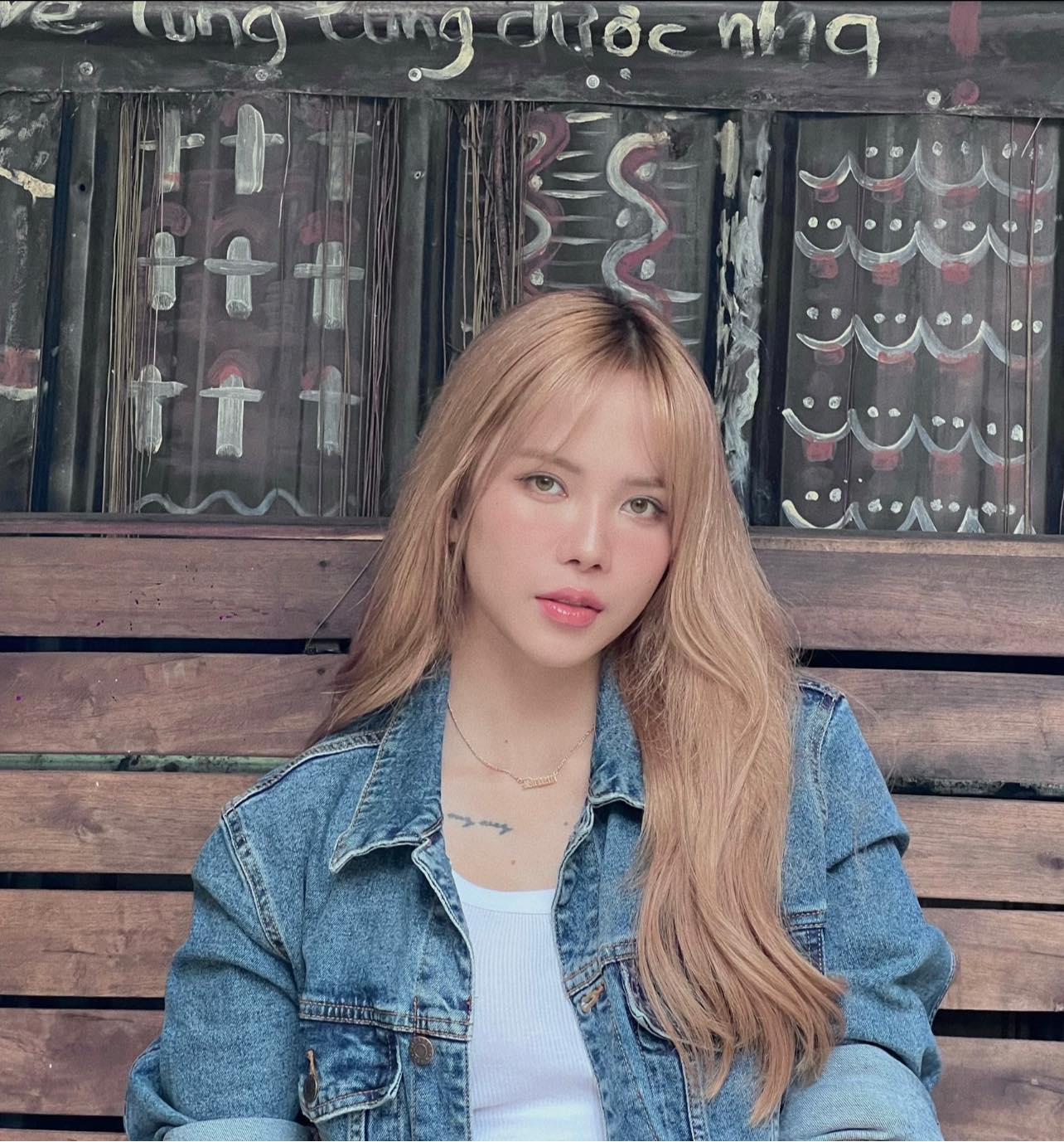 Giữa ồn ào huỷ follow hội chị em từng thân, Thiều Bảo Trâm lên mạng than thở 