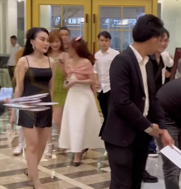 Hồ Gia Hùng (HKT) khoe bồ mới sau 6 tháng cưới vợ cũ- Ảnh 5