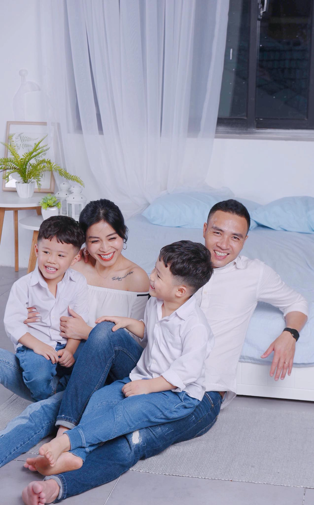 MC Hoàng Linh kỉ niệm 6 năm bên ông xã, chốt hạ: 