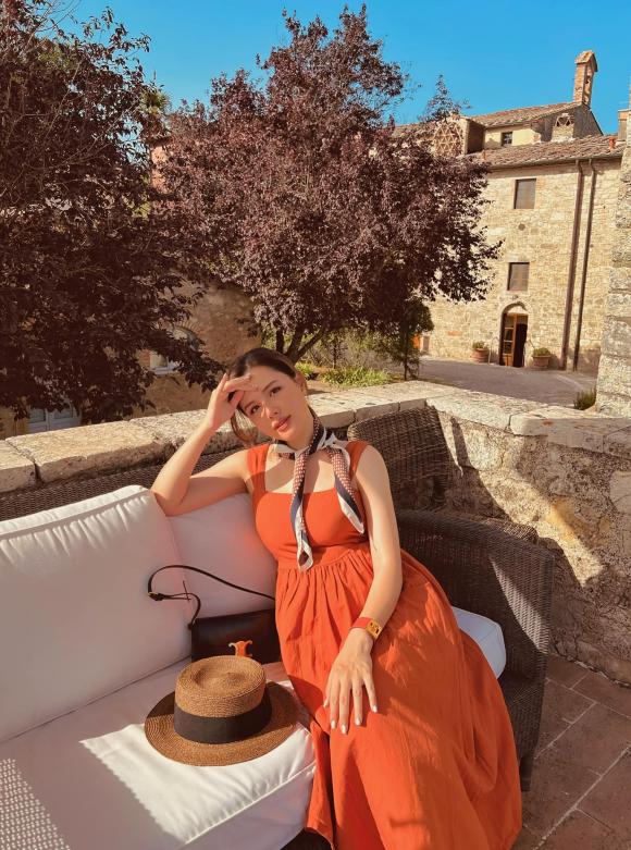 Phanh Lee được con gái 1 tuổi phụ nhặt đồ, xách giỏ đồ khi đi siêu thị - Ảnh 2