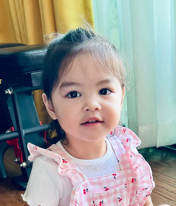 Trần Bảo Sơn khoe nhan sắc con gái với vợ sau, dân tình công nhận xinh như mẹ ruột - Ảnh 1