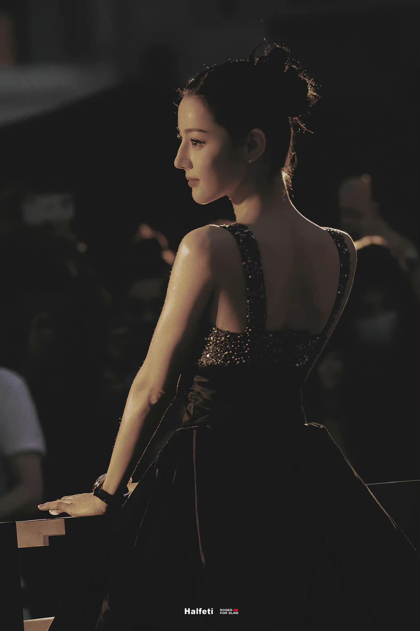 Nhan sắc mới nhất của Địch Lệ Nhiệt Ba khiến fan 