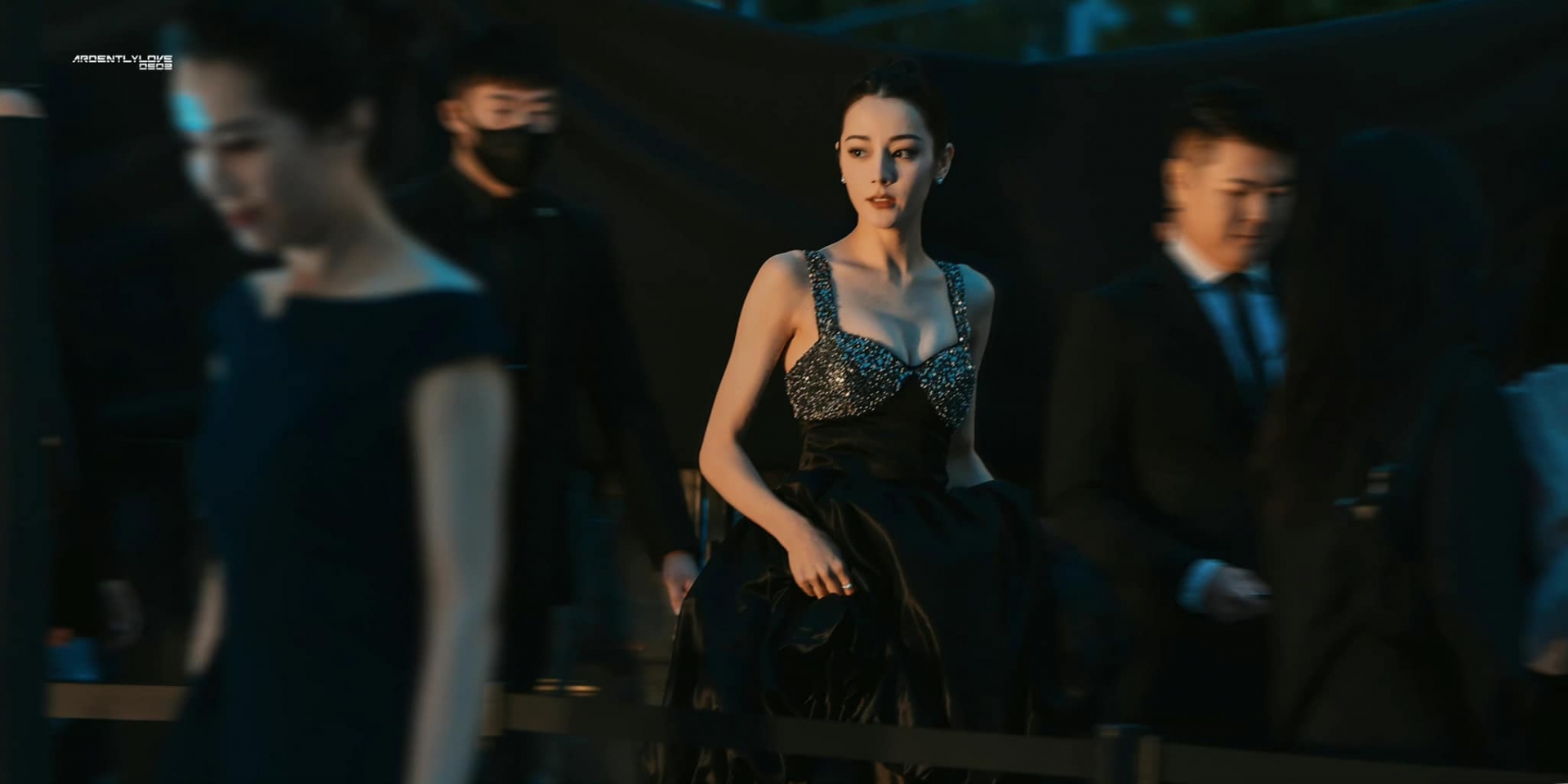 Nhan sắc mới nhất của Địch Lệ Nhiệt Ba khiến fan 