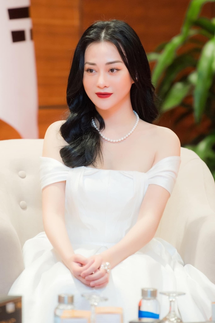 Vợ cũ MC Thành Trung nhận xét Phương Oanh: 