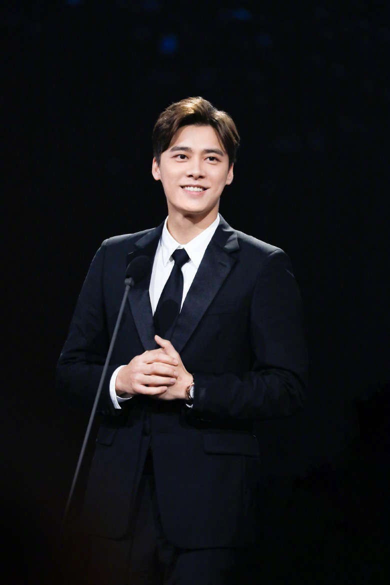 Lý Dịch Phong bị viện kiểm soát tối cao Trung Quốc xóa mọi bài đăng giữa tin đồn bị bắt vì mua dâm - Ảnh 1