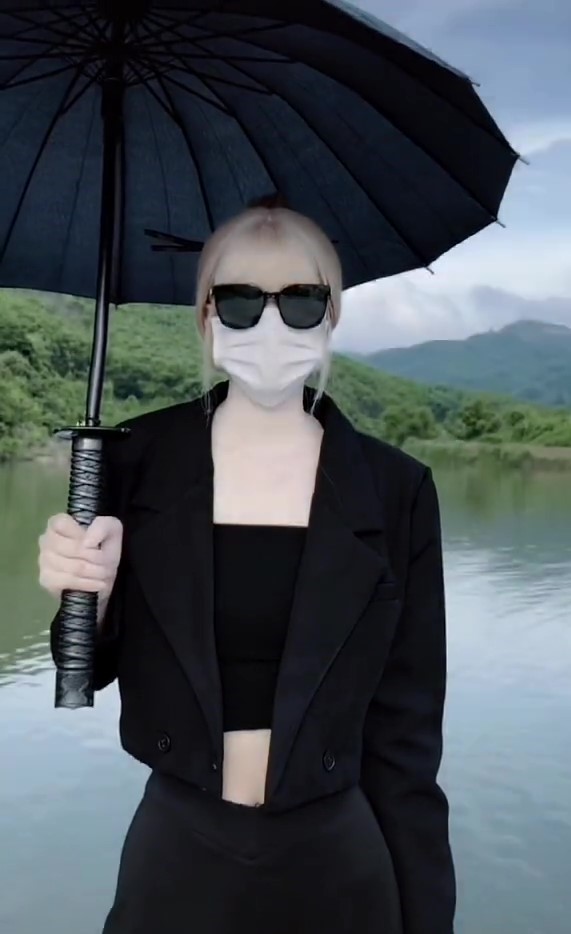 Hot TikTok Phùn Anh nổi tiếng với loạt clip giả gái đỉnh cao thực chất là một cô gái U30 - Ảnh 4