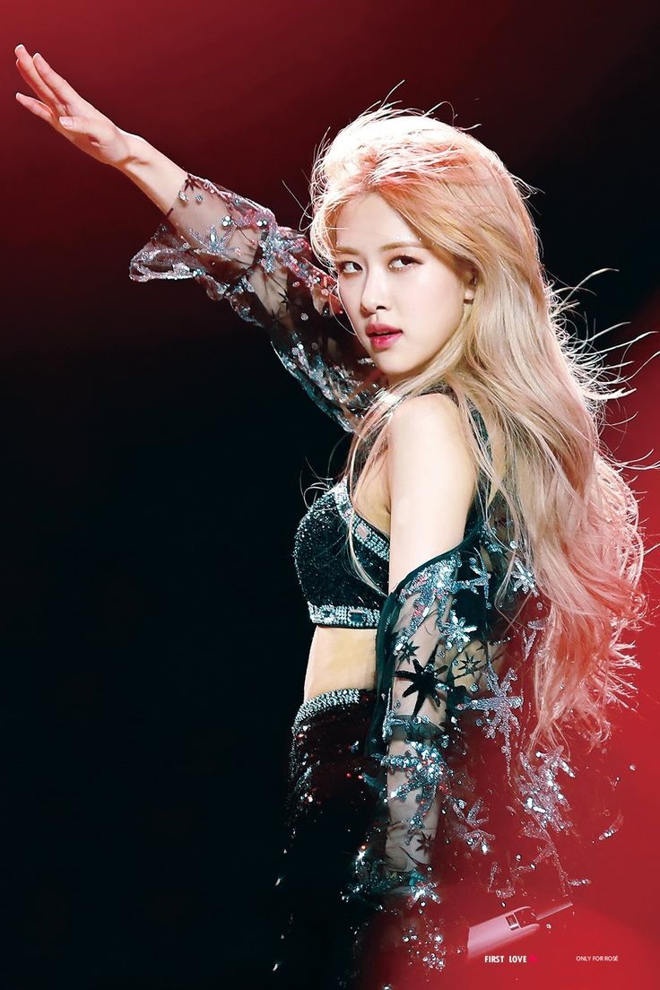 Rosé (Blackpink) nổi bật tại sân bay sang Pháp nhờ làn da trắng bật tone và khí chất thần tiên - Ảnh 1