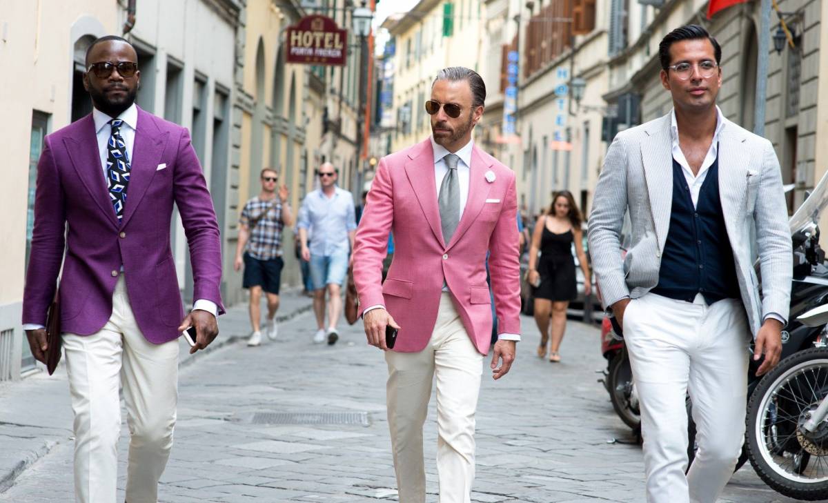 Suit màu hồng mang đến sự cá tính và nổi bật cho người diện. Ảnh: internet