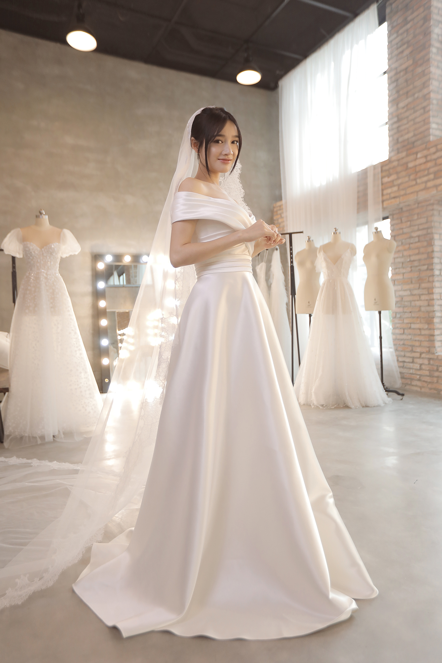 Các cô dâu ngày càng ưa chuộng những váy cưới có thiết kế đơn giản. Ảnh: internet